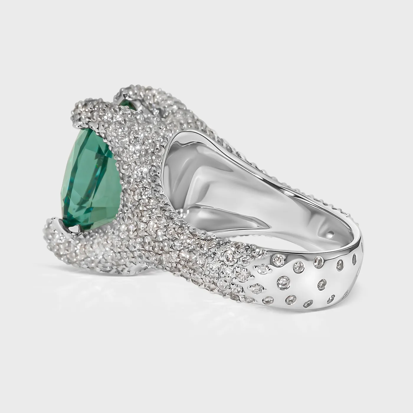 Granada Lagoon white gold ring by ValeOro with a blue-green tourmaline on a pavé band scattered with diamonds, side view