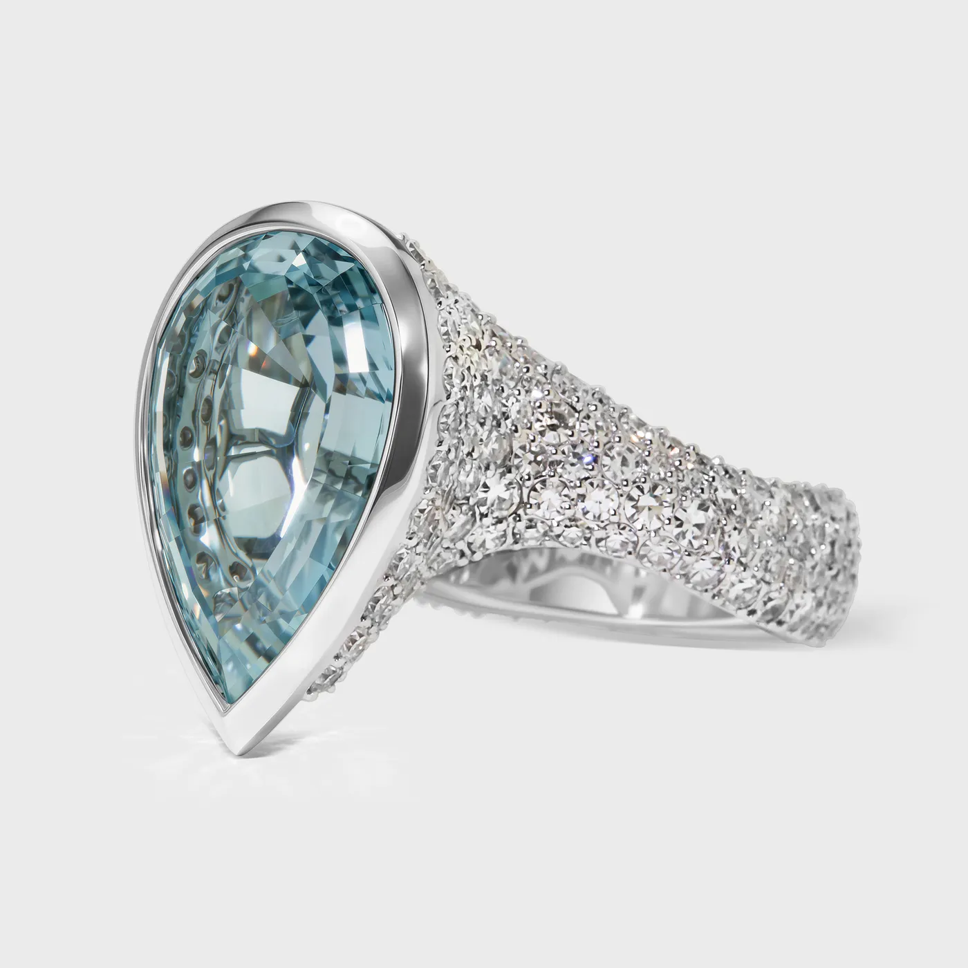 Donostia white gold ring by ValeOro showing the pavé band and openwork gallery on the reverse, three-quarter view