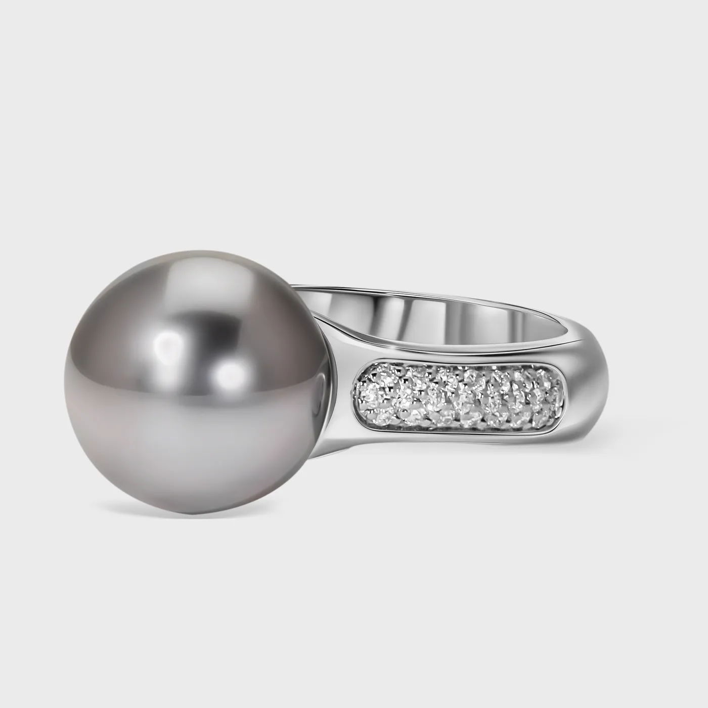 Katiu Black white gold ring by ValeOro with a grey pearl and diamonds along the band, side view