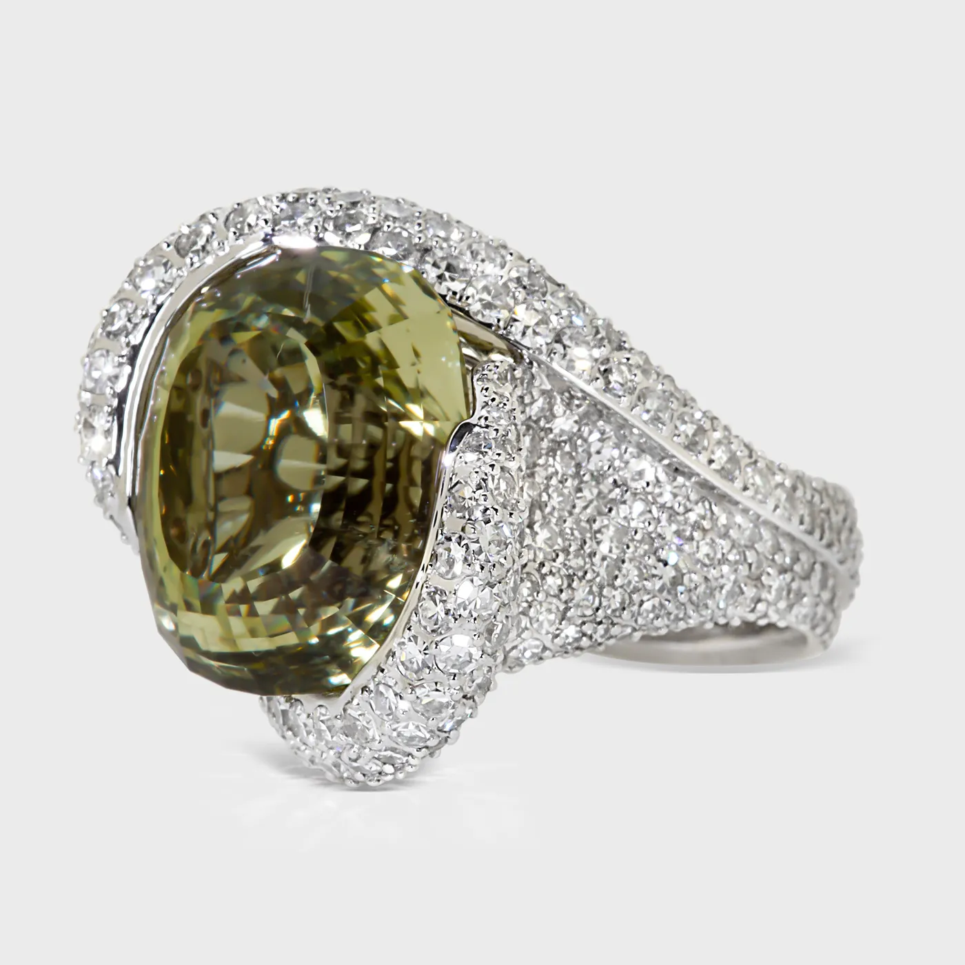 Anyos white gold ring by ValeOro with a golden-green heliodor on a pavé-set dome, three-quarter view