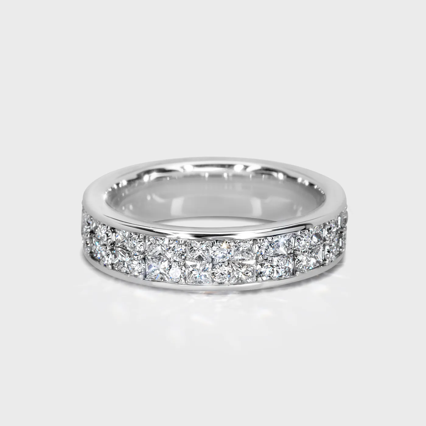 Linea white gold ring by ValeOro with a double row of princess-cut and round diamonds, front view