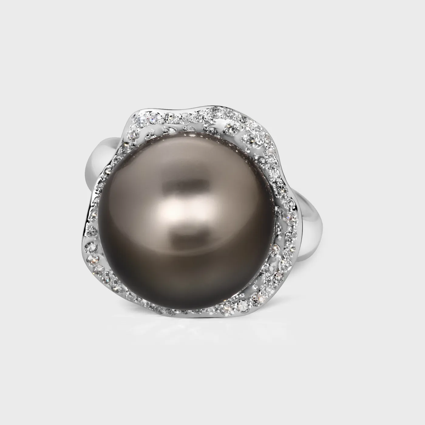 Tahiti Black white gold ring by ValeOro with a large black pearl in a diamond seashell halo, front view
