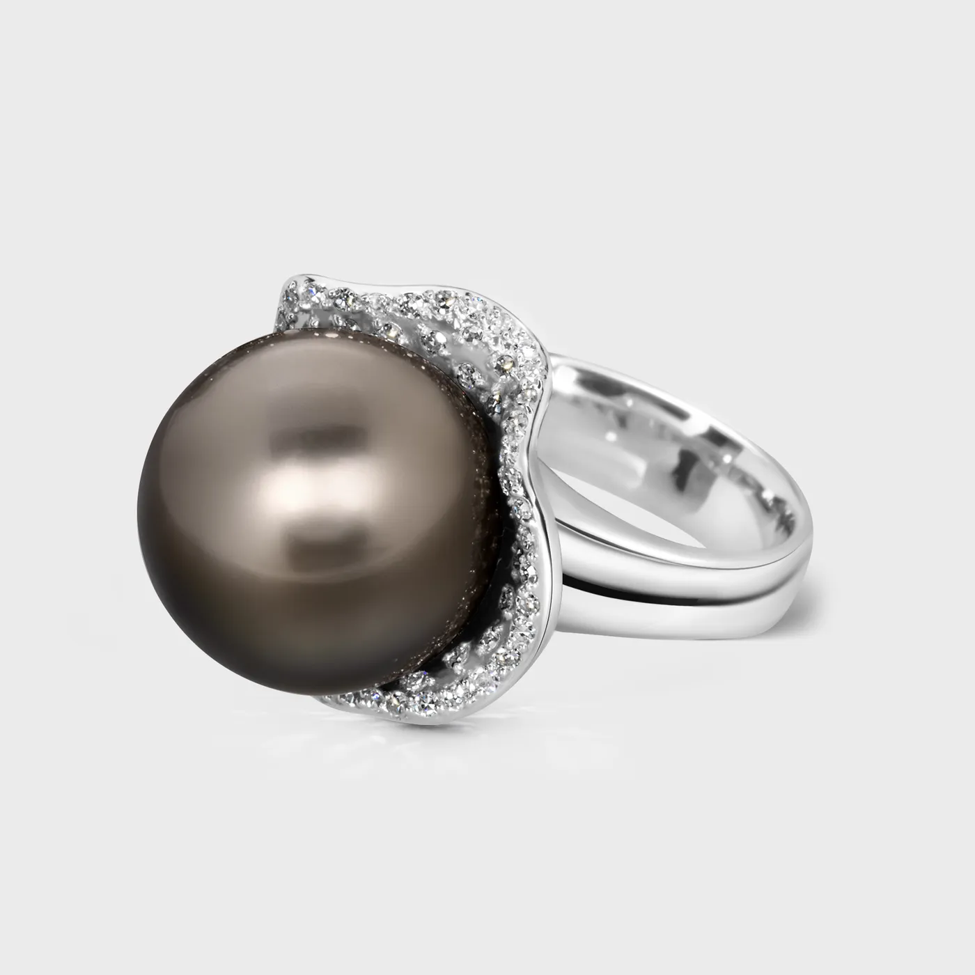 Tahiti Black white gold ring by ValeOro with a black pearl and a curved diamond halo, side view