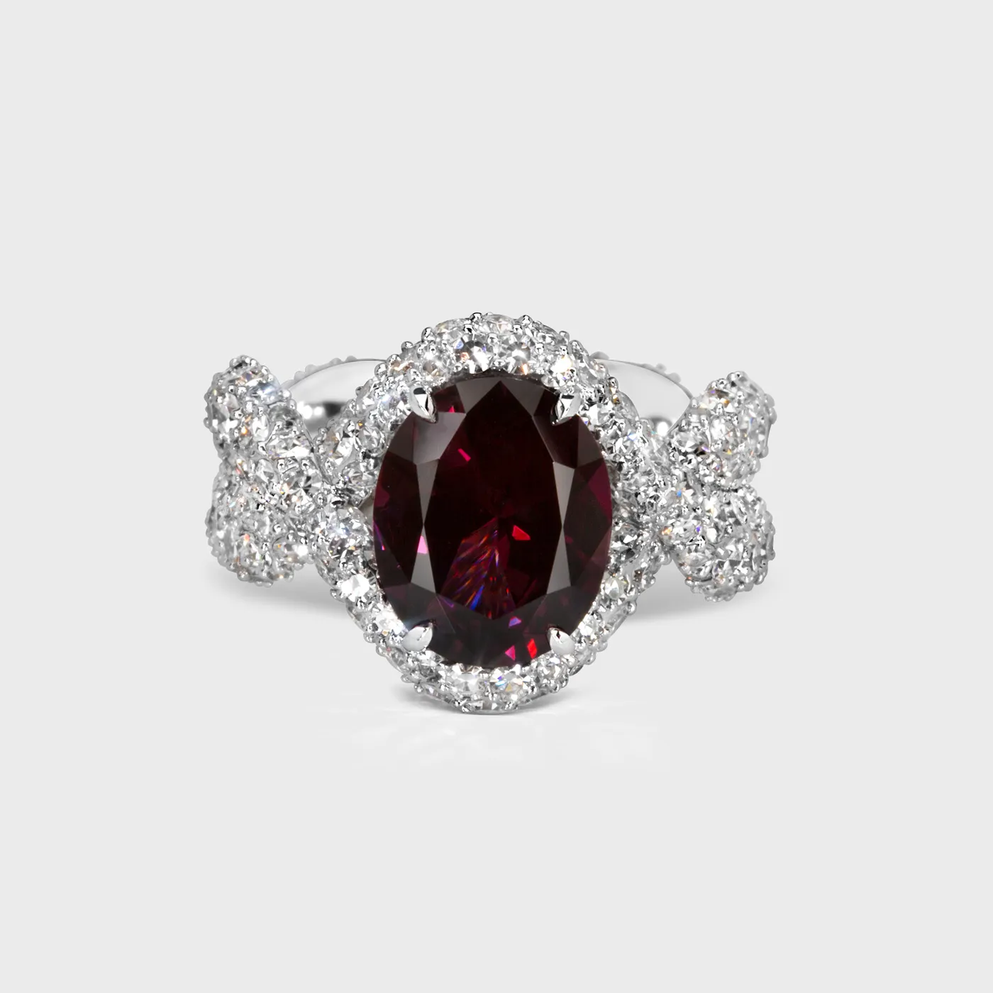 Paarl white gold ring by ValeOro with an oval deep-red spinel framed by a diamond halo, front view
