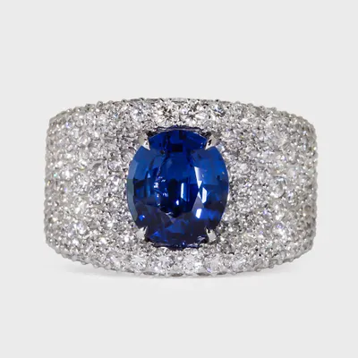 La Massana white gold ring by ValeOro with an oval blue sapphire set in full diamond pavé, front view