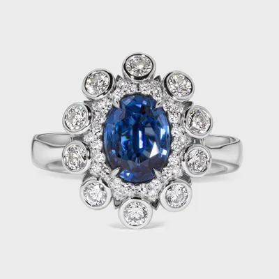 Nautico white gold ring by ValeOro with an oval blue sapphire framed by diamonds, front view