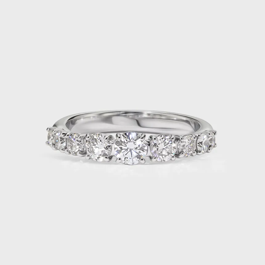 Bourges white gold ring by ValeOro with a line of graduated round diamonds, front view