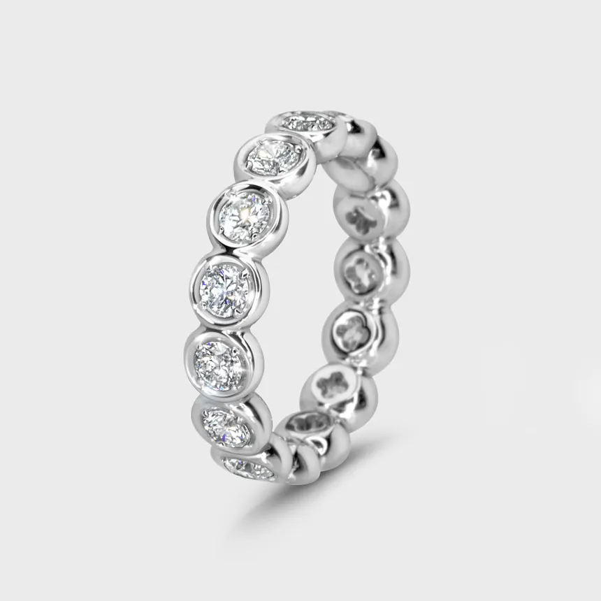 Clover white gold ring by ValeOro with round bezel-set diamonds and a clover-shaped openwork gallery, three-quarter view