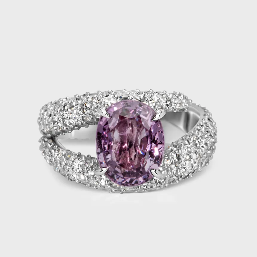 Onrus white gold ring by ValeOro with an oval violet spinel on a diamond-paved split shank, front view