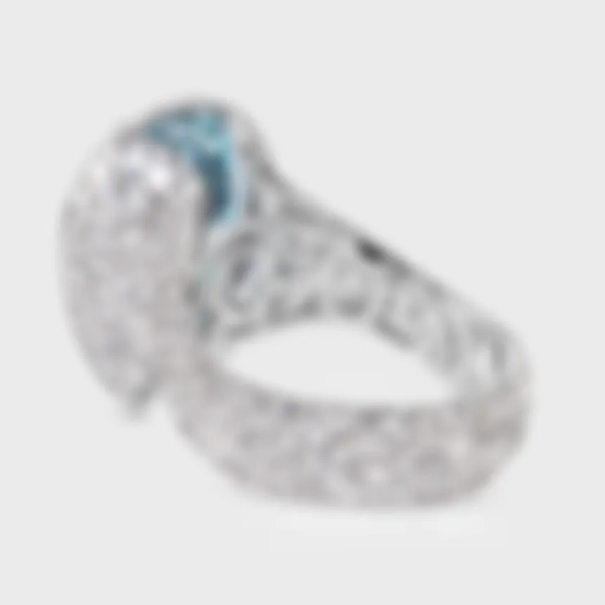 Donostia white gold ring by ValeOro with a pear-cut aquamarine and diamonds covering the shank, side view