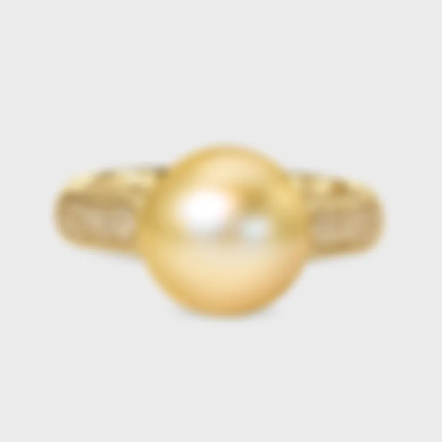 Katiu Yellow ring by ValeOro in yellow gold with a large golden pearl and pavé diamond shoulders, front view
