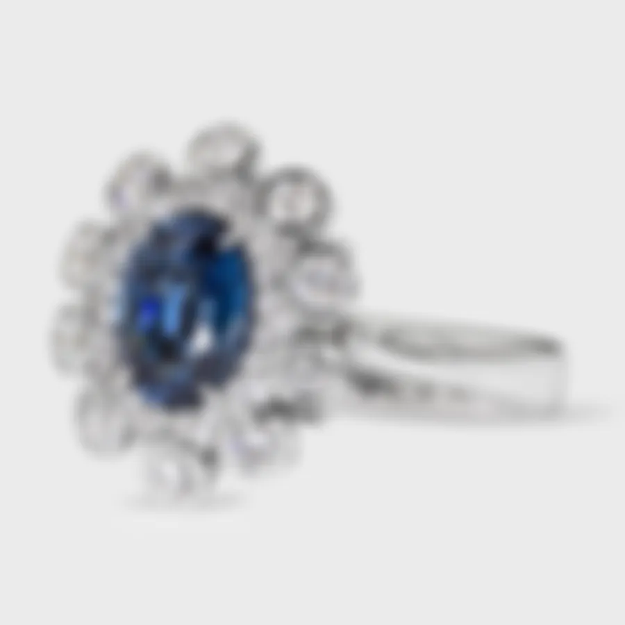 Nautico white gold ring by ValeOro with a blue sapphire in a floral diamond composition, side view
